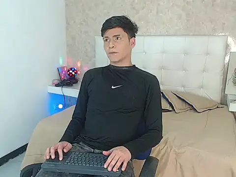 Aaron Foxxx online show from 15, 12, 2025