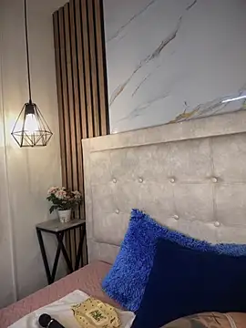 Honey noir online show from 13, 2, 2026