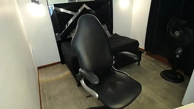 Snapshot of MarianaRojas_ chatting on 12, 6, 2026 MarianaRojas online show from 12, 6, 2026