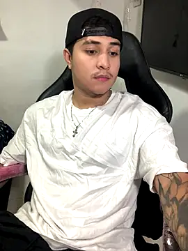 Snapshot of loki32men chatting on 3, 10, 2025 loki32men online show from 3, 10, 2025