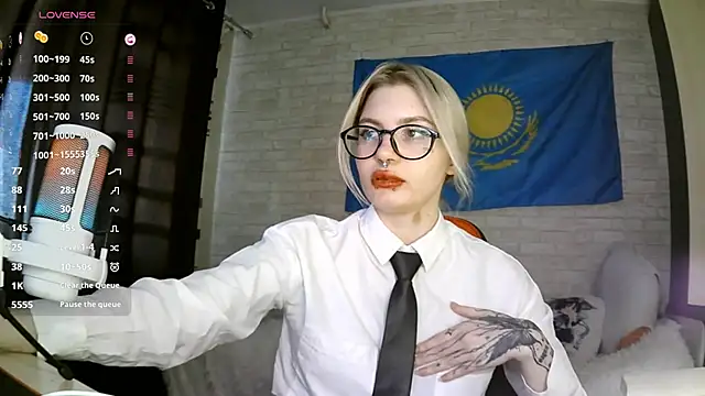 Snapshot of MernaGoggin chatting on 30, 9, 2025 MernaGoggin online show from 30, 9, 2025
