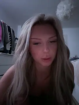 blondeeee online show from 16, 12, 2025