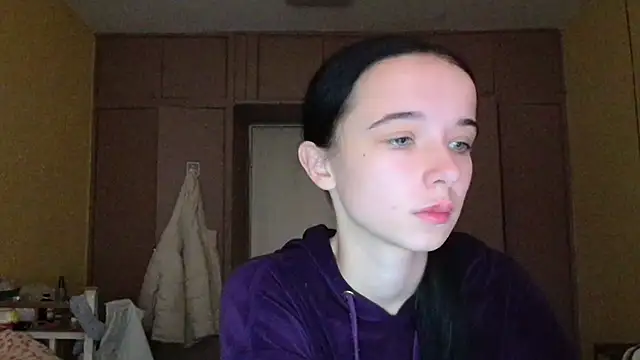 Emilia Light online show from 13, 11, 2025