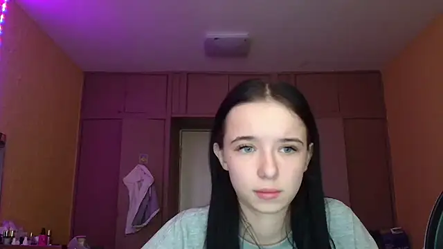 Emilia Light online show from 8, 4, 2026