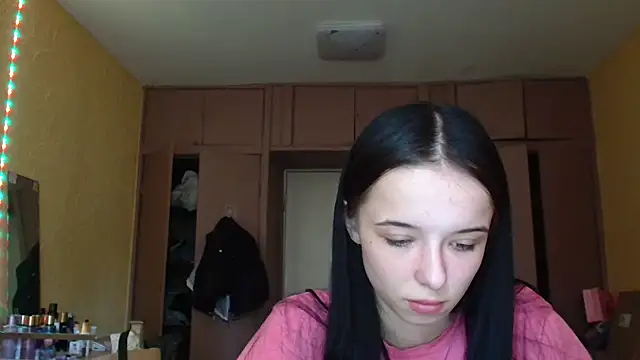 Snapshot of Emilia_Light chatting on 4, 6, 2026 Emilia Light online show from 4, 6, 2026