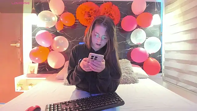 ZOE LE online show from 18, 2, 2026