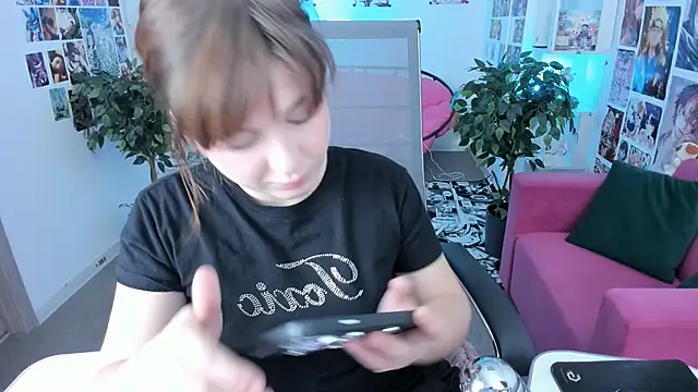 Snapshot of FameyBlum chatting on 15, 10, 2025 FameyBlum online show from 15, 10, 2025