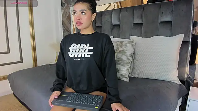 NaylaGrey online show from 6, 1, 2026