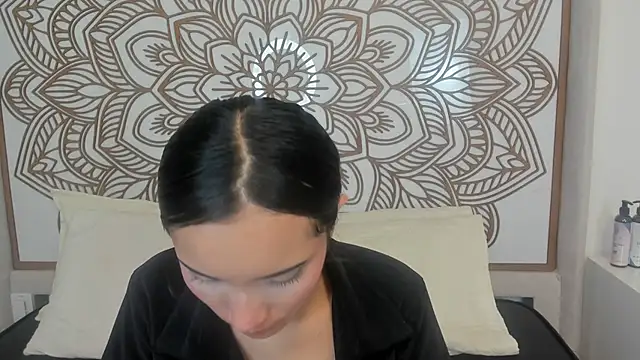 Snapshot of Daphne_Nicolle chatting on 2, 10, 2025 Daphne Nicolle online show from 2, 10, 2025
