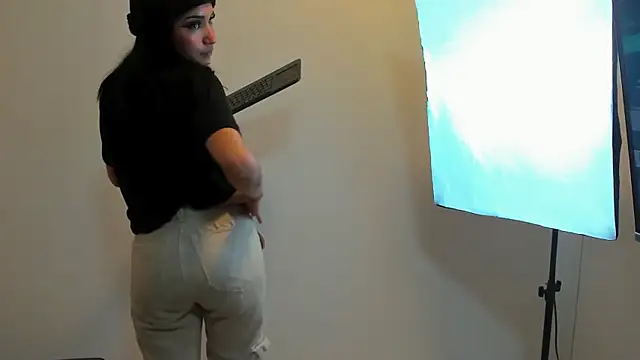 Snapshot of Daphne_Nicolle chatting on 15, 10, 2025 Daphne Nicolle online show from 15, 10, 2025