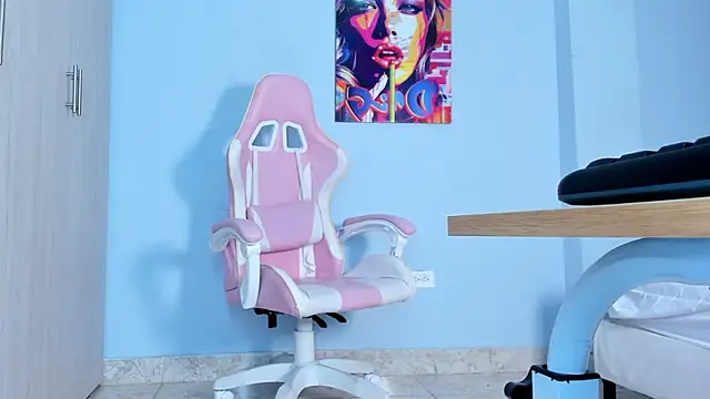 Snapshot of Athenea__fox chatting on 8, 11, 2025 Athenea fox online show from 8, 11, 2025