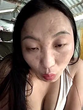Snapshot of zhen-zo chatting on 24, 4, 2026 zhen-zo online show from 24, 4, 2026