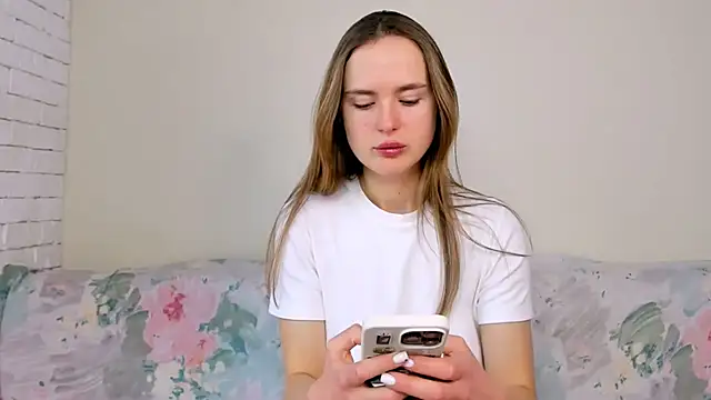 Snapshot of LilMary_ chatting on 4, 2, 2026 LilMary online show from 4, 2, 2026