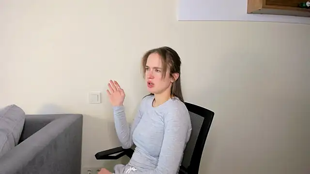 Snapshot of LilMary_ chatting on 5, 3, 2026 LilMary online show from 5, 3, 2026