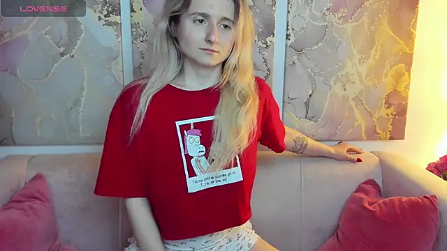 Snapshot of CamillaDreamer chatting on 18, 4, 2026 CamillaDreamer online show from 18, 4, 2026
