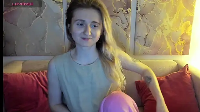 Snapshot of CamillaDreamer chatting on 20, 4, 2026 CamillaDreamer online show from 20, 4, 2026