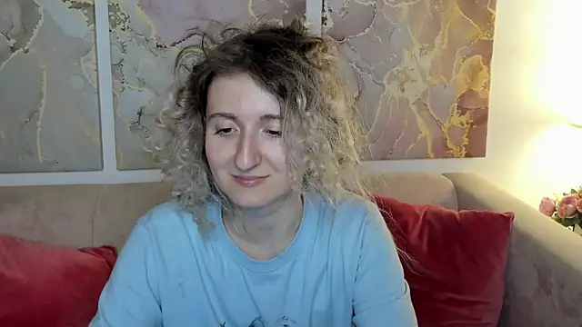 Snapshot of CamillaDreamer chatting on 8, 5, 2026 CamillaDreamer online show from 8, 5, 2026
