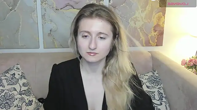 Snapshot of CamillaDreamer chatting on 15, 5, 2026 CamillaDreamer online show from 15, 5, 2026