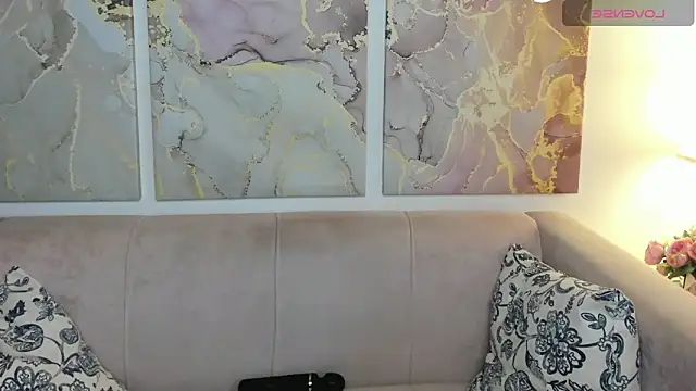 Snapshot of CamillaDreamer chatting on 15, 5, 2026 CamillaDreamer online show from 15, 5, 2026