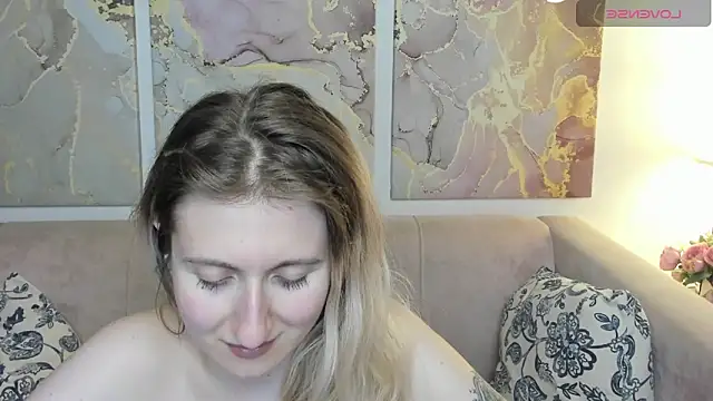 Snapshot of CamillaDreamer chatting on 16, 5, 2026 CamillaDreamer online show from 16, 5, 2026