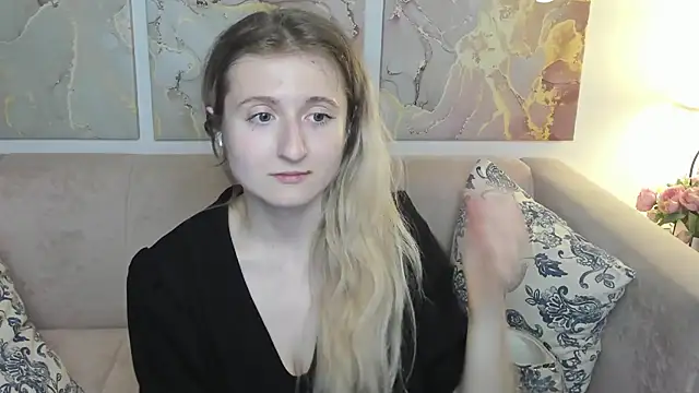 Snapshot of CamillaDreamer chatting on 16, 5, 2026 CamillaDreamer online show from 16, 5, 2026