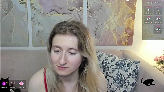 Snapshot of CamillaDreamer chatting on 17, 5, 2026 CamillaDreamer online show from 17, 5, 2026
