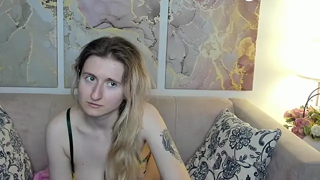 Snapshot of CamillaDreamer chatting on 22, 5, 2026 CamillaDreamer online show from 22, 5, 2026
