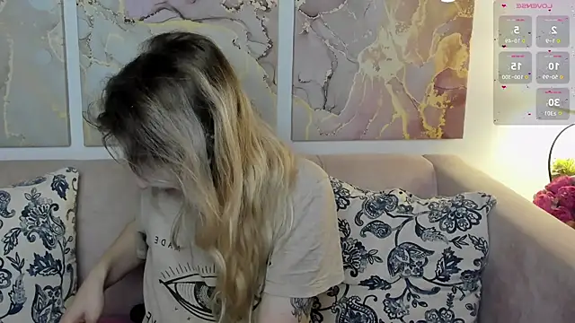 Snapshot of CamillaDreamer chatting on 24, 5, 2026 CamillaDreamer online show from 24, 5, 2026