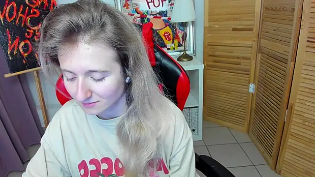 Snapshot of CamillaDreamer chatting on 9, 7, 2026 CamillaDreamer online show from 9, 7, 2026
