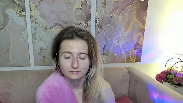 Snapshot of CamillaDreamer chatting on 15, 7, 2026 CamillaDreamer online show from 15, 7, 2026