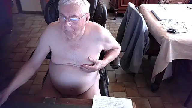 Snapshot of Alain633 chatting on 4, 3, 2026 Alain633 online show from 4, 3, 2026