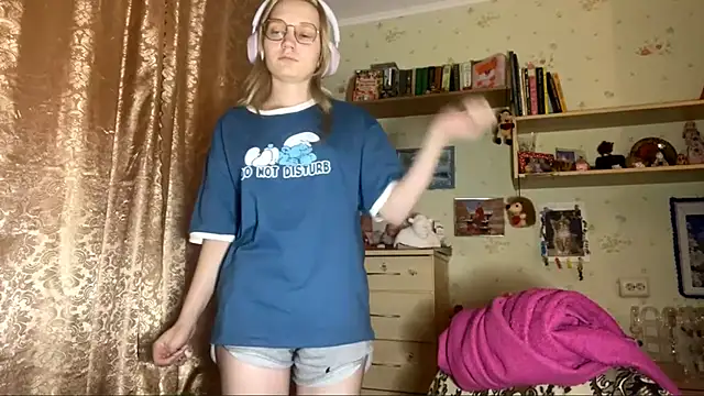 Snapshot of xX_Looola_Xx chatting on 4, 10, 2025 xX Looola Xx online show from 4, 10, 2025