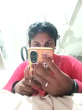 Snapshot of SHMA-77 chatting on 15, 11, 2025 SHMA-77 online show from 15, 11, 2025