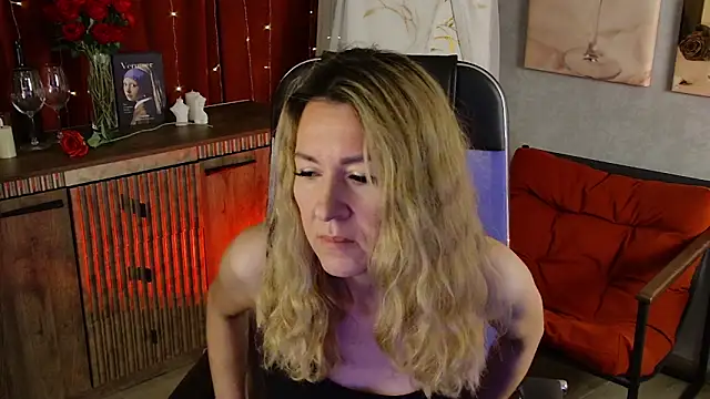 Snapshot of DonnaSmitth chatting on 13, 5, 2026 DonnaSmitth online show from 13, 5, 2026