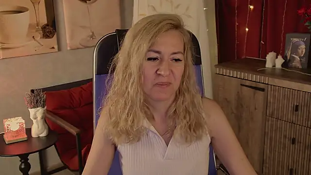 Snapshot of DonnaSmitth chatting on 8, 6, 2026 DonnaSmitth online show from 8, 6, 2026