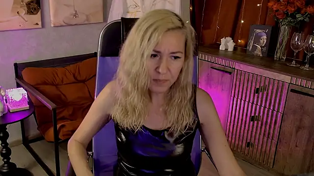 Snapshot of DonnaSmitth chatting on 23, 6, 2026 DonnaSmitth online show from 23, 6, 2026