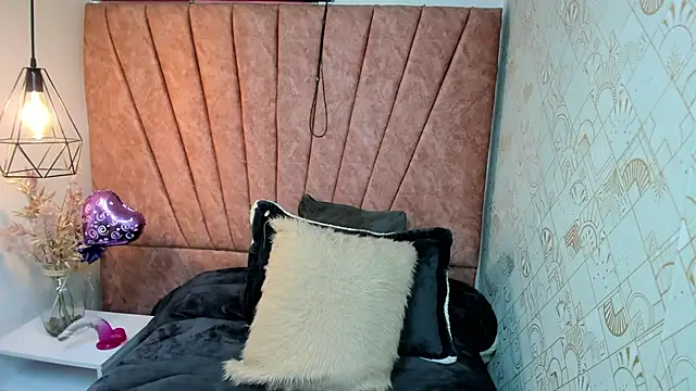 Issa Milf   online show from 6, 11, 2025