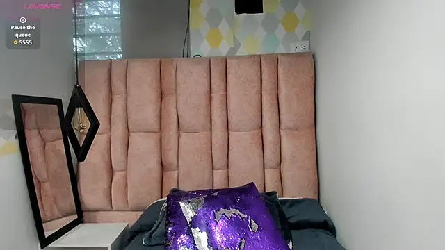 Issa Milf   online show from 21, 3, 2026