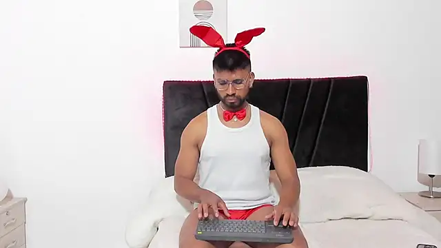 Taylormaccurdy  online show from 31, 10, 2025