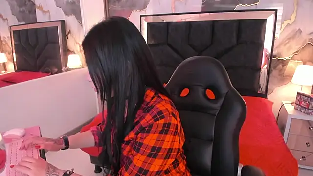 SusanVilla online show from 20, 12, 2025