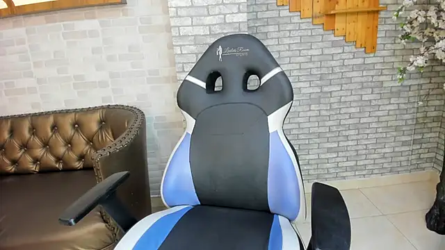 Alisonn Doll online show from 18, 2, 2026