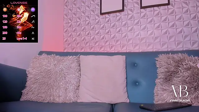 VynnyBlacke  online show from 6, 11, 2025