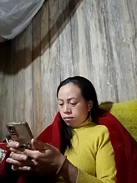 Snapshot of Tuyet_xx chatting on 4, 12, 2025 Tuyet xx online show from 4, 12, 2025