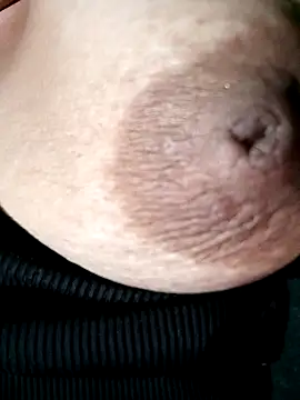 Hotmommax online show from 2, 2, 2026