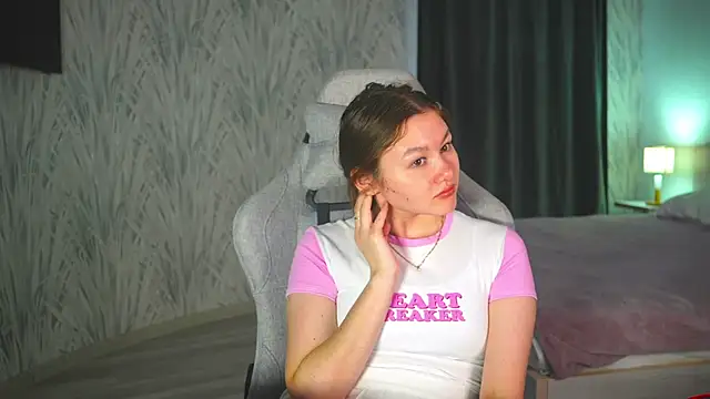 LewisThrone online show from 28, 9, 2025