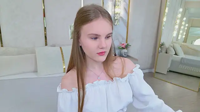 Snapshot of Lili_Lohan chatting on 13, 5, 2026 Lili Lohan online show from 13, 5, 2026