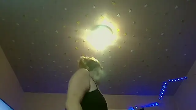 Queen2454 online show from 26, 10, 2025