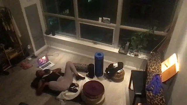 Snapshot of tia___fox chatting on 28, 10, 2025 tia   fox online show from 28, 10, 2025