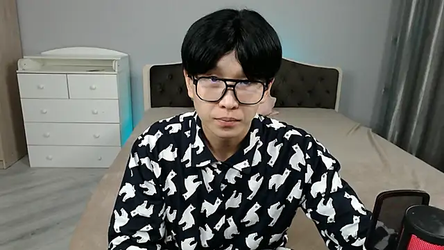 KaiChicken online show from 4, 12, 2025