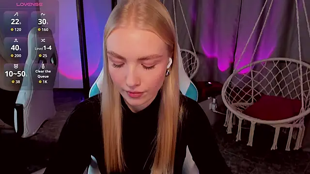 TessaGrays online show from 3, 11, 2025